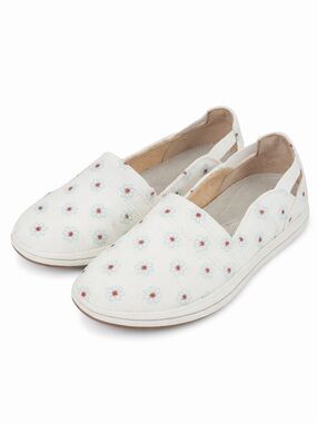 Clarks Women’s Breeze Step Loafer – Size 11 Medium
Cloudsteppers Collection